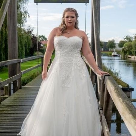 Plus-Size-Brautkleider in Schrobenhausen