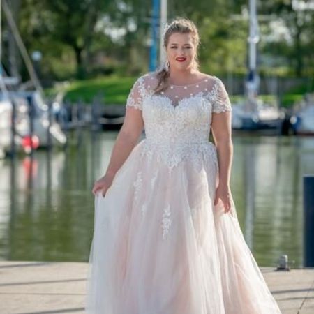 Plus-Size-Brautkleider in Schrobenhausen