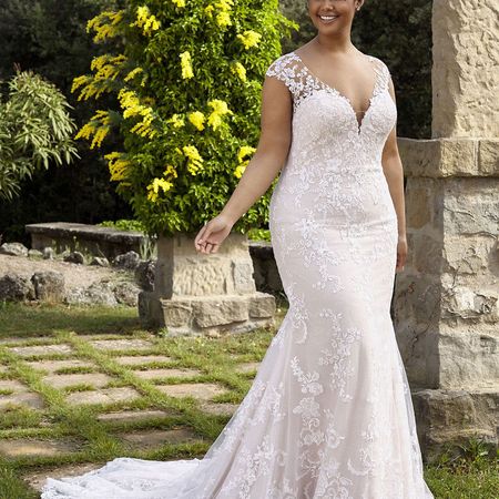 Plus-Size-Brautkleider in Schrobenhausen