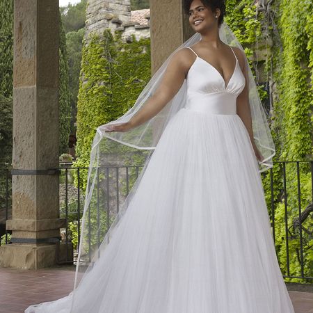 Plus-Size-Brautkleider in Schrobenhausen