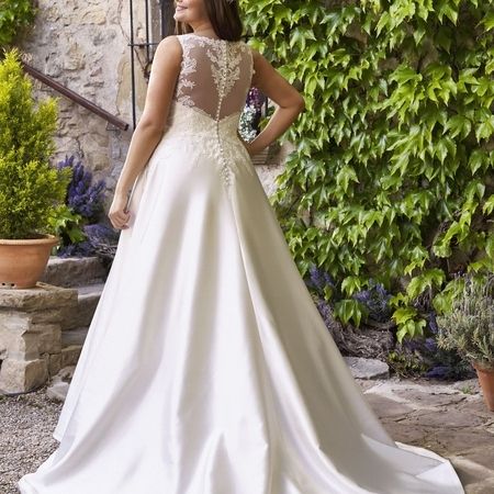 Plus-Size-Brautkleider in Schrobenhausen