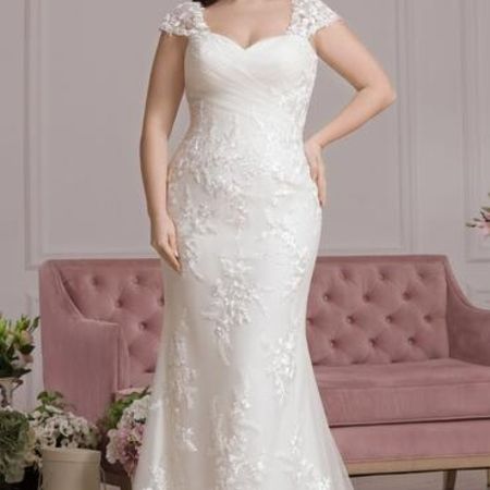 Plus-Size-Brautkleider in Schrobenhausen